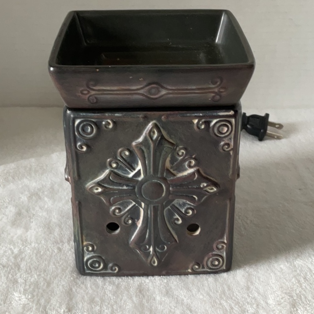 Scentsy cross gothic wax warmer